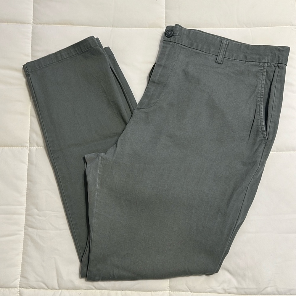 40x30 Old Navy Men’s Green Ultimate Slim Chino Pants